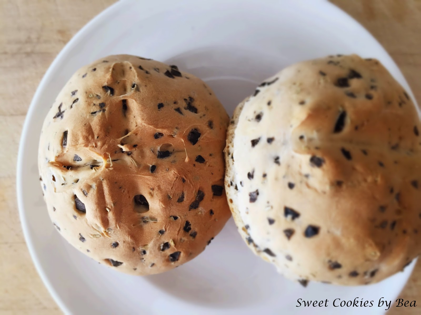 Bollitos con romero y aceitunas