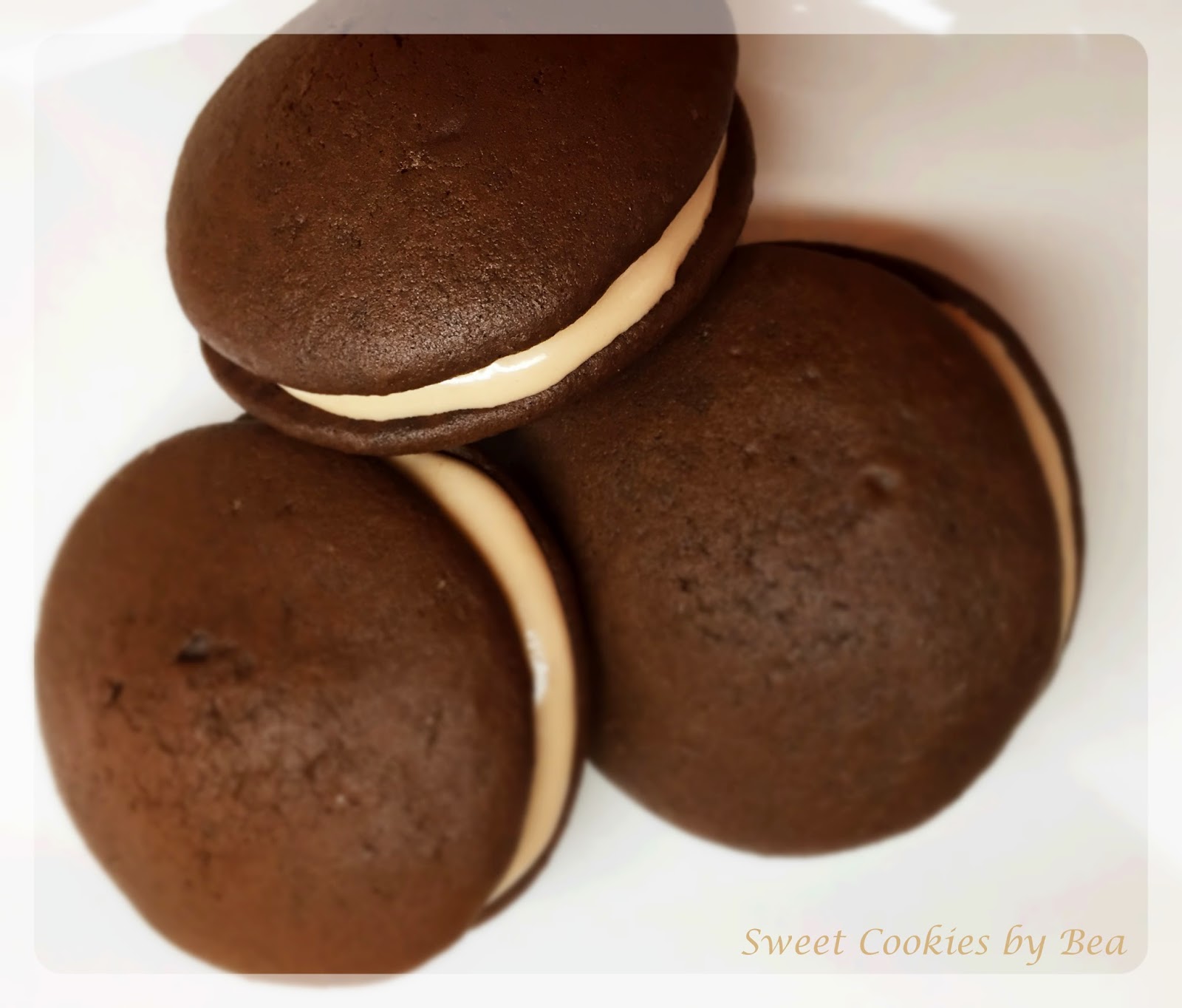 Whoopies de chocolate rellenos de cheesecake