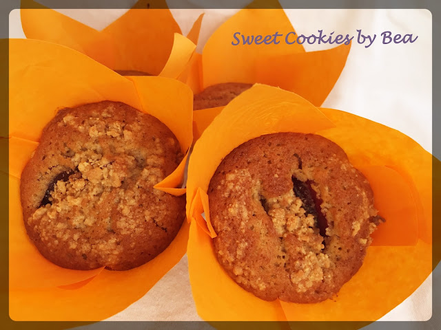 Muffins de ciruelas y chips de chocolate blanco