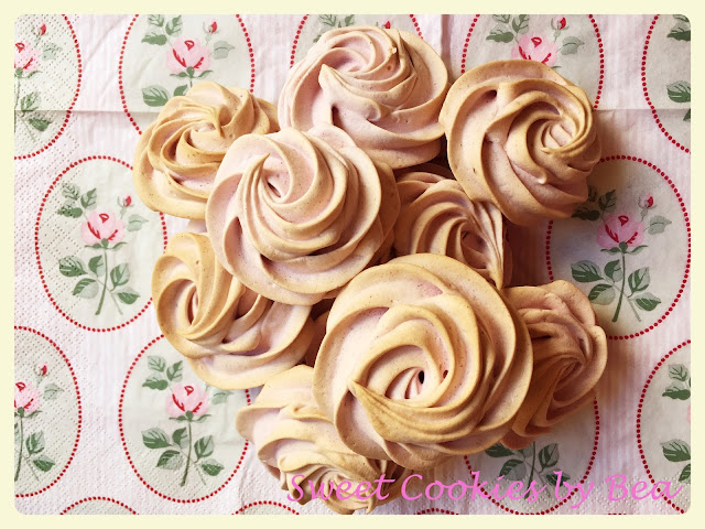 Espumillas nicaragüenses o merengues españoles