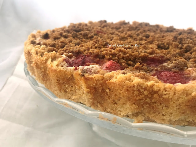Tarta crumble de ruibarbo y fresas