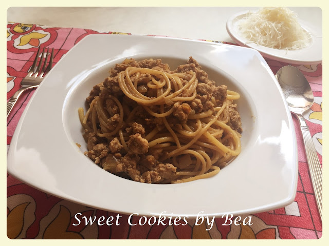 Espaguetis integrales con pollo y curry verde