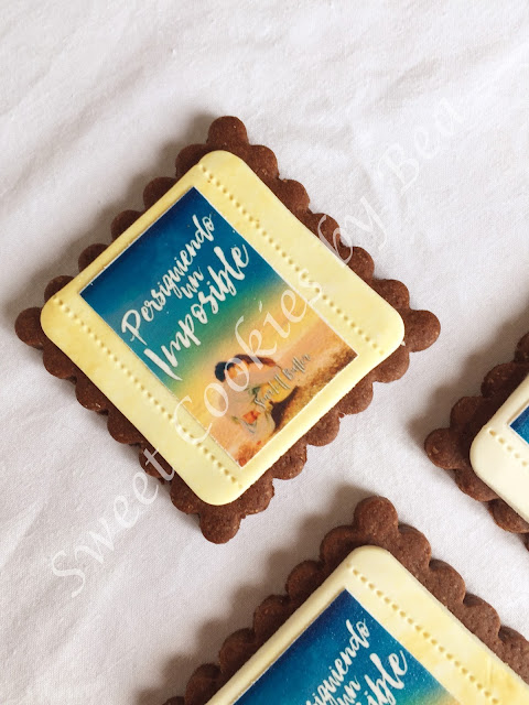Galletas para presentación de un libro en papel de azúcar