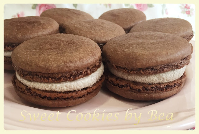 Macarons de chocolate, curry y avellana