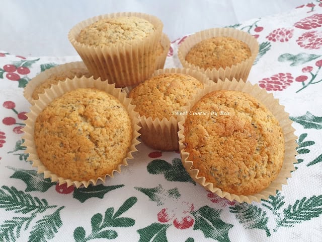 Magdalenas de linón con semillas de amapola