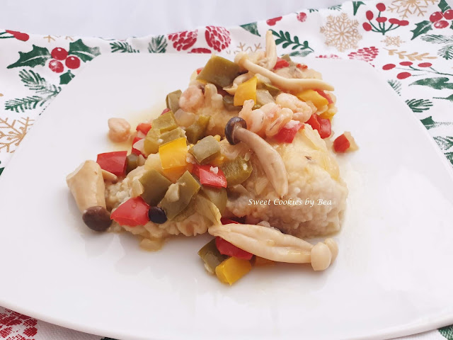 Merluza con gambas y setas