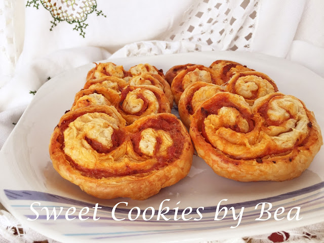 Palmeritas con chorizo y salchichas