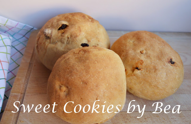 Pan con nueces, pasas y bayas de goji