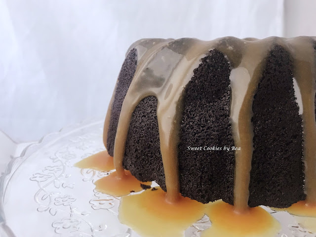 Mini bundt cake de cerveza negra con glaseado de panela