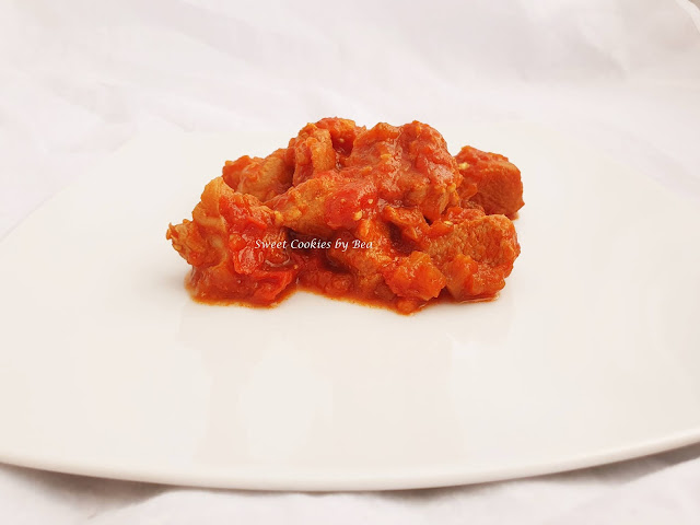 Pavo en salsa de tomate y algo más