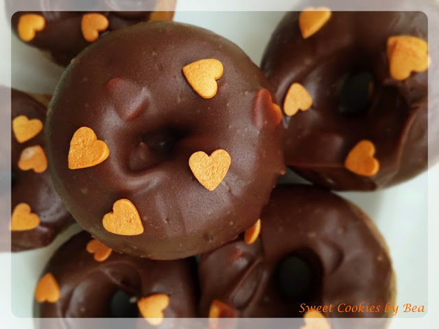 Donuts de calabaza con glaseado de chocolate