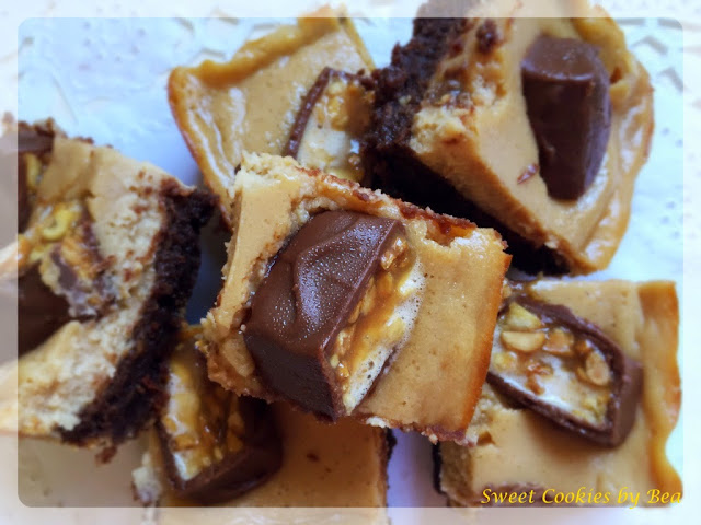 Brownie con cheesecake de snickers